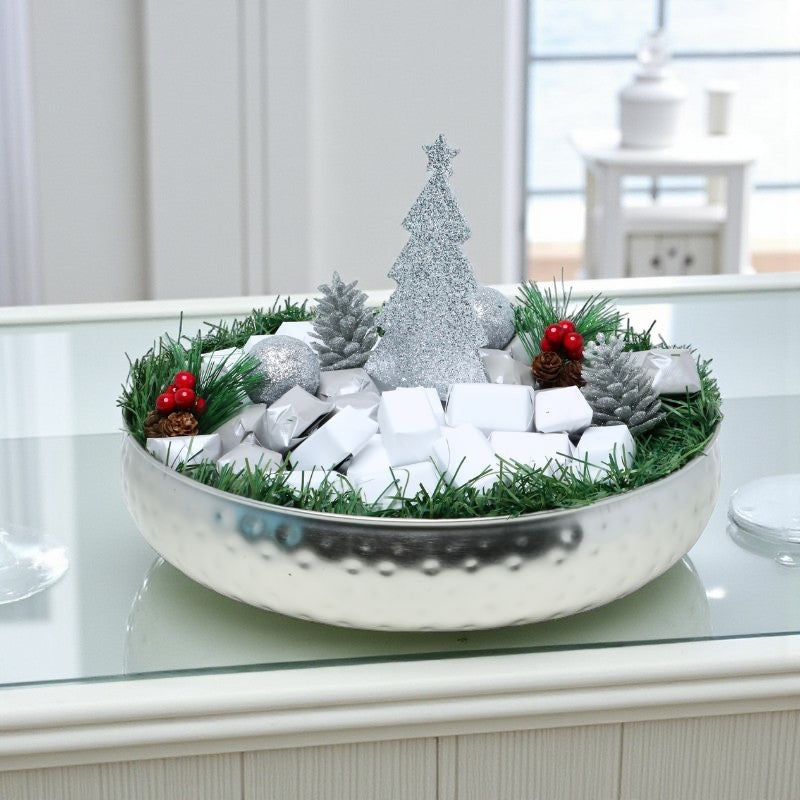 Christmas decorated premium chocolate round metallic tray