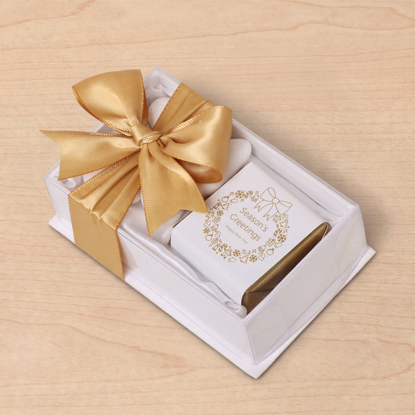 Set of 20 Season's greetings wreath designed premium chocolate & almond dragees view top box