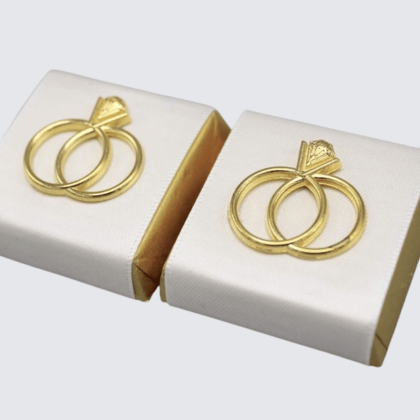 Wedding ring accessory decorated loose chocolate