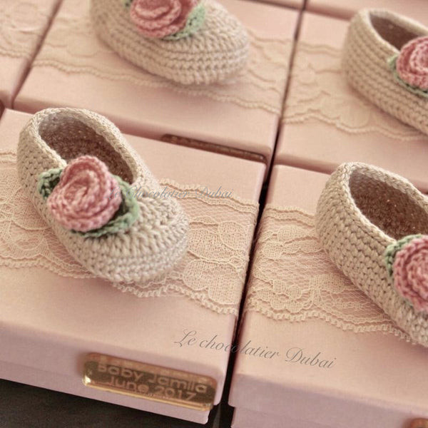 Set of 20 Baby girl crochet shoes decorated chocolate box