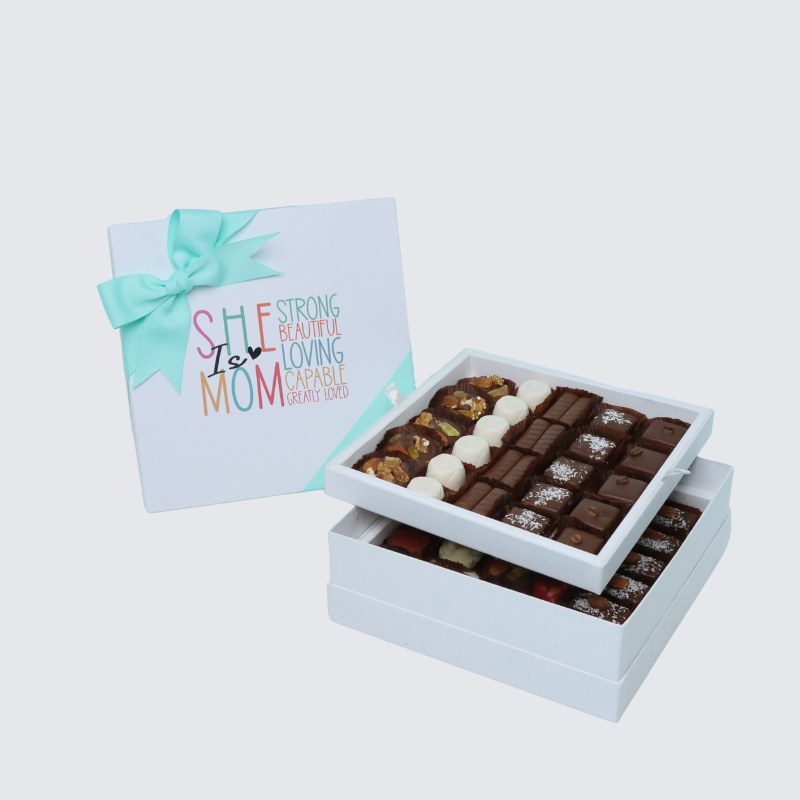 "She is mom" designed 2-layer (1 kilo) chocolate hard box