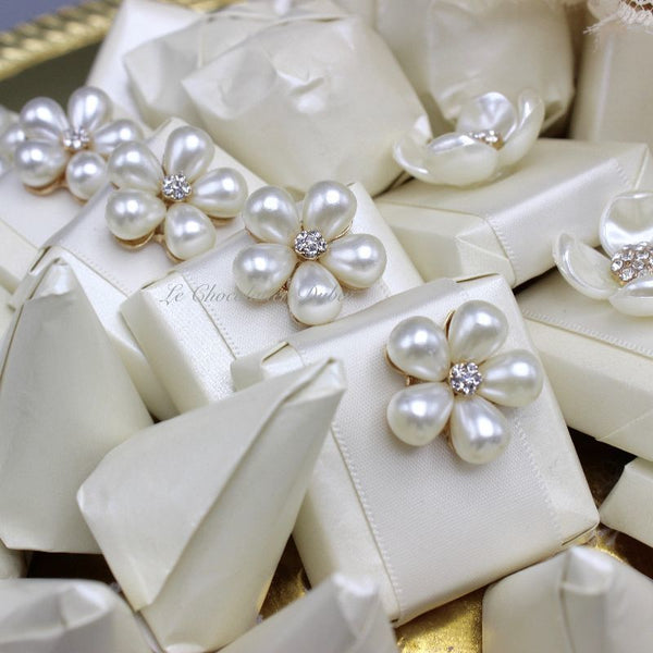 Flower wedding accessory decorated loose chocolate