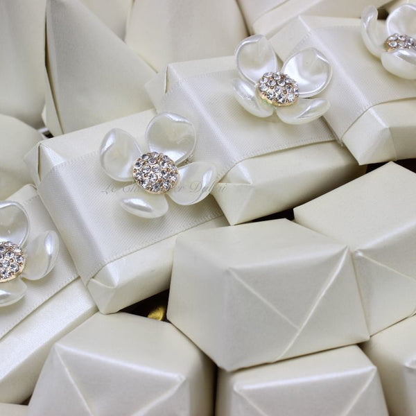 Flower wedding accessory decorated loose chocolate