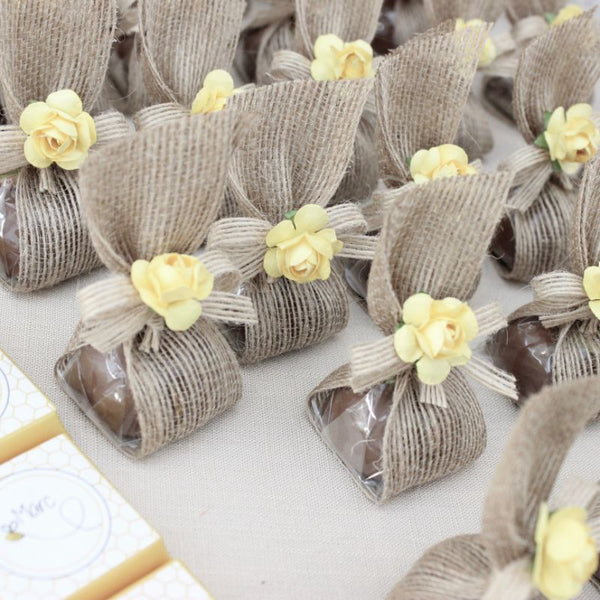 Flower & jute ribbon decorated loose chocolate
