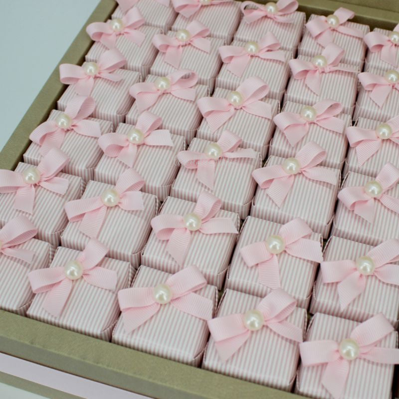 Ribbon pearl decorated chocolate