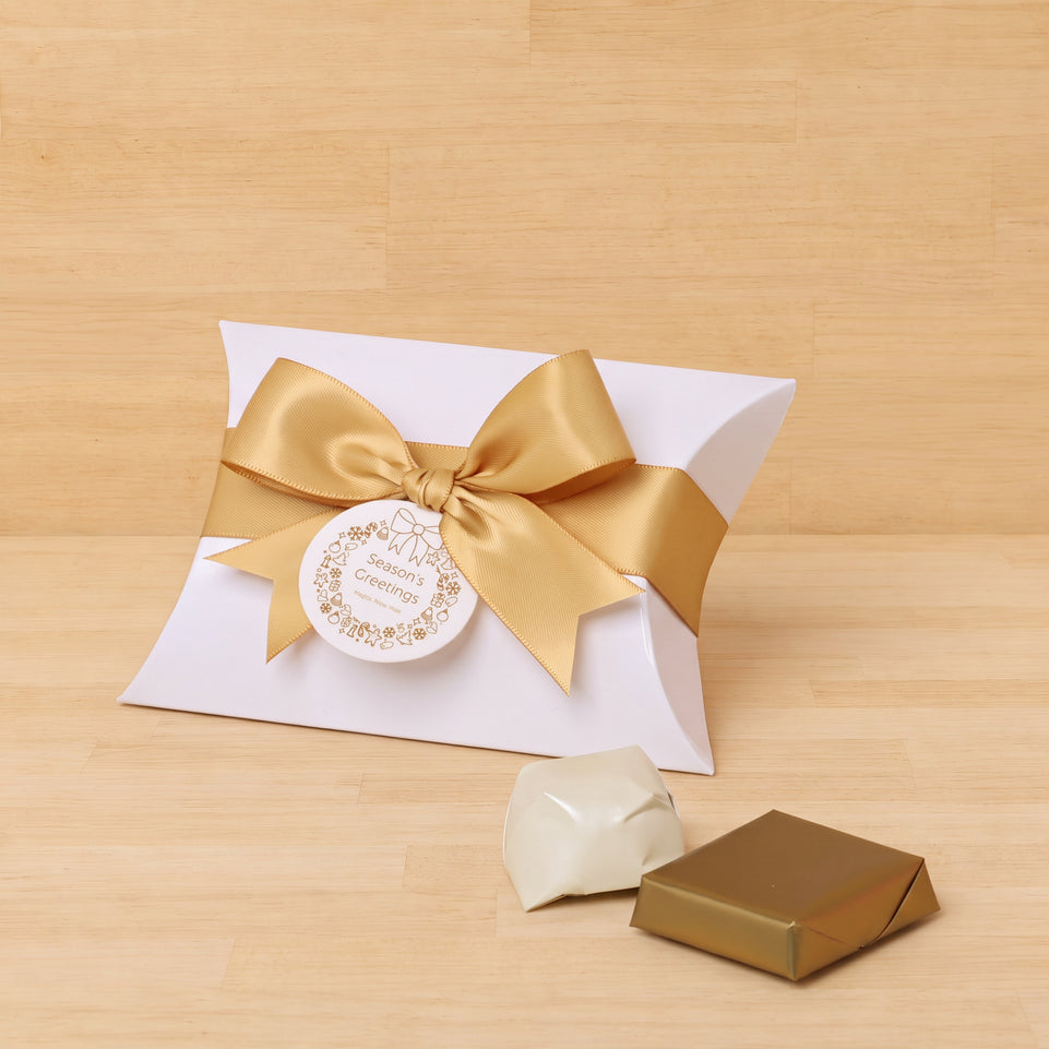 Set of 20 Season's greetings wreath designed premium chocolate pillow box giveaway