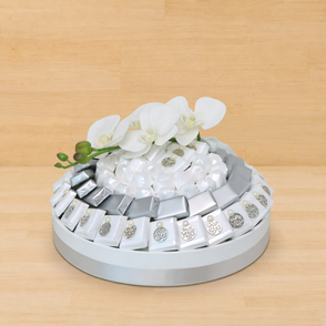 Wedding flower decorated chocolate ro...