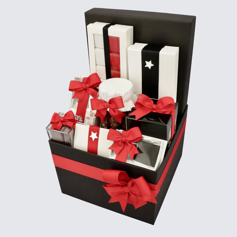 LUXURY CHOCOLATE AND SWEETS HAMPER