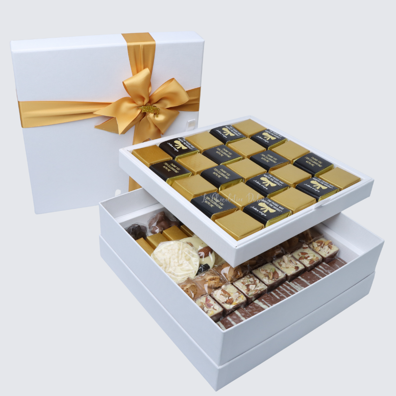 LUXURY GRADUATION 2-LAYER PERSONALIZED CHOCOLATE HARD BOX	 	