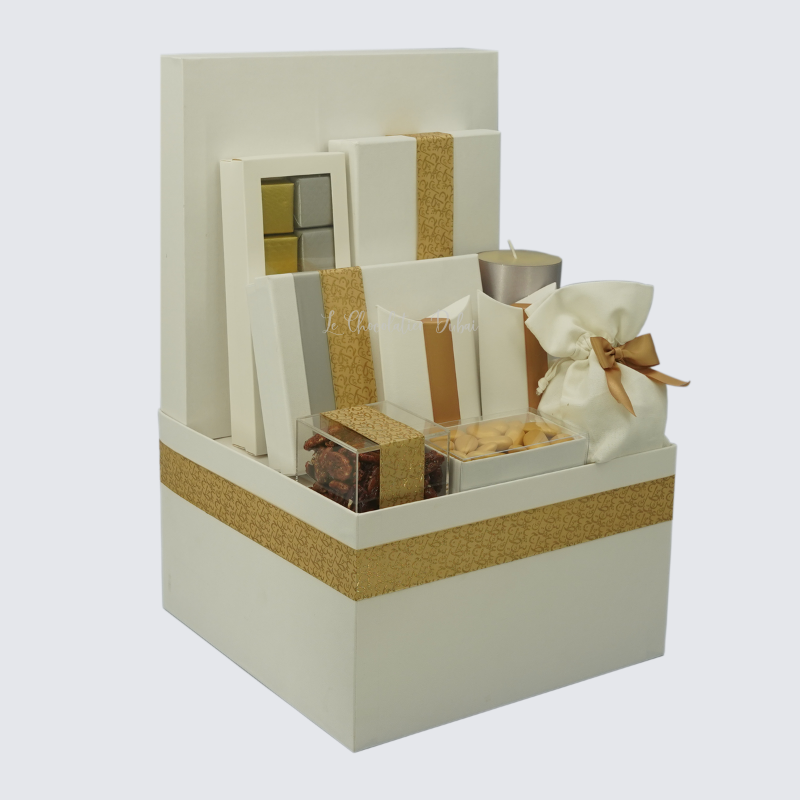 LUXURY GOLD SILVER CHOCOLATE & SWEETS HAMPER	 		 	