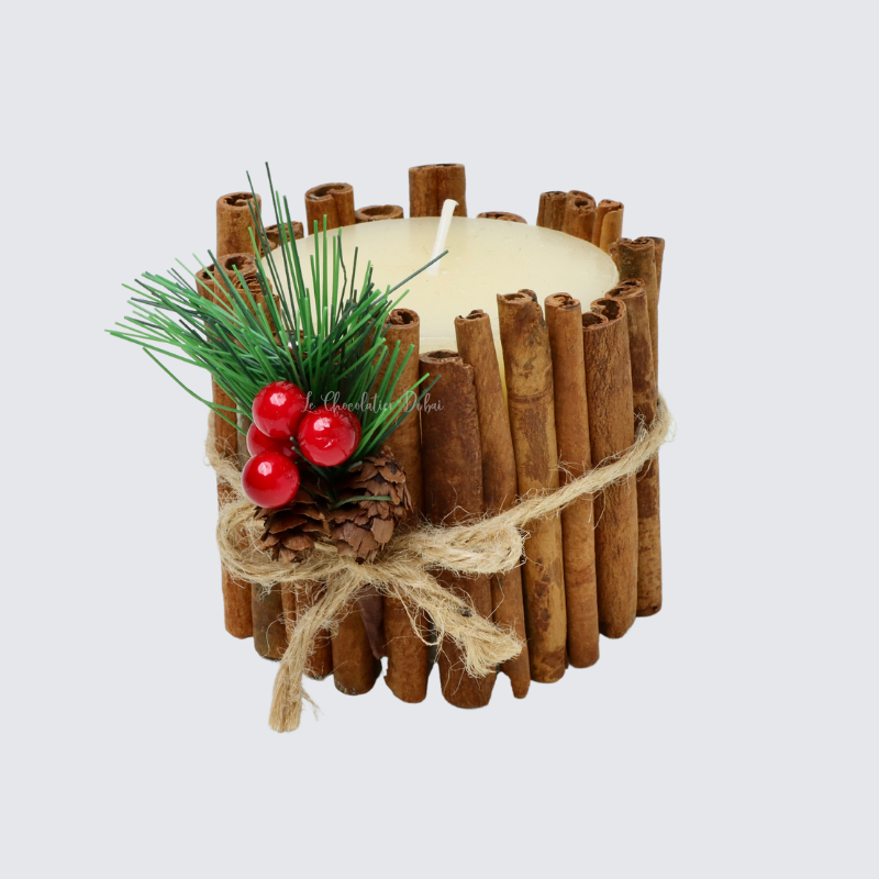 CHRISTMAS CINNAMON STICK DECORATED CANDLE