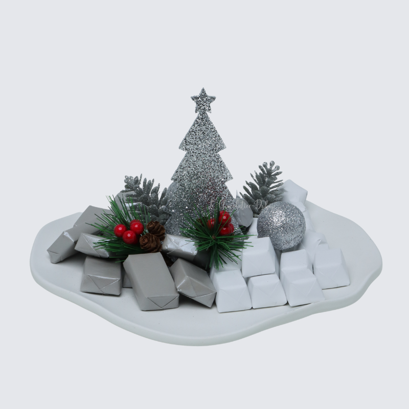 GLITTERY CHRISTMAS TREE DECORATED CHOCOLATE CERAMIC PLATE