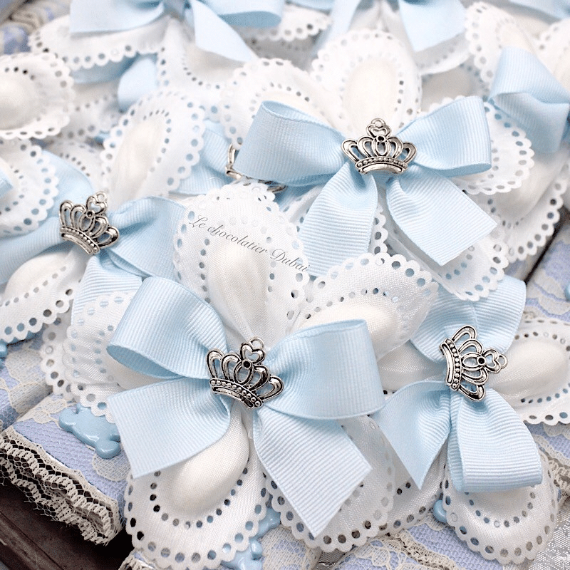 LUXURY CROWN DECORATED ALMOND DRAGEE FLOWER PETAL GIVEAWAY	 	