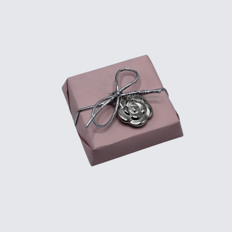 LUXURY SILVER FLOWER DECORATED CHOCOLATE	 		