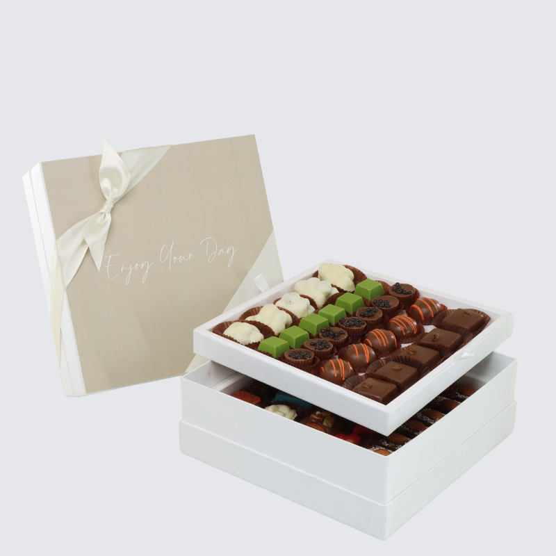 ENJOY YOUR DAY MINIMALIST DESIGNED 2-LAYER CHOCOLATE HARD BOX