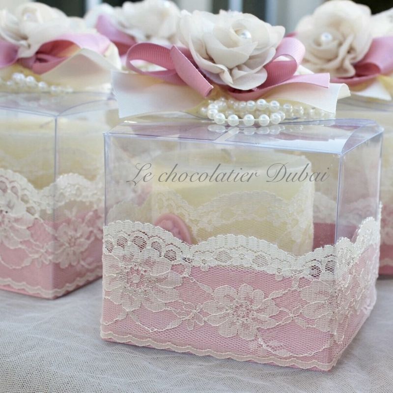 DECORATED CANDLE FAVOR IN A DECORATED BOX
