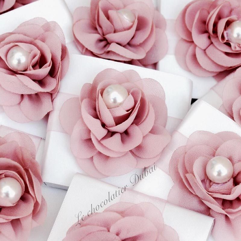 LUXURY PEARL FLOWER DECORATED CHOCOLATE	 	