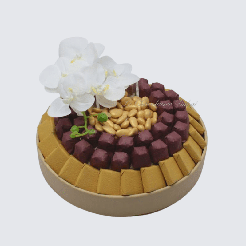 CHOCOLATE WITH FLOWERS IN LEATHER TRAY