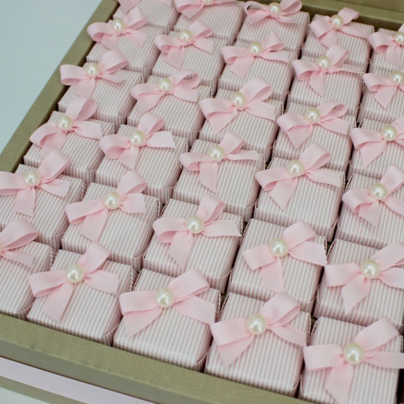 RIBBON PEARL DECORATED CHOCOLATE 	