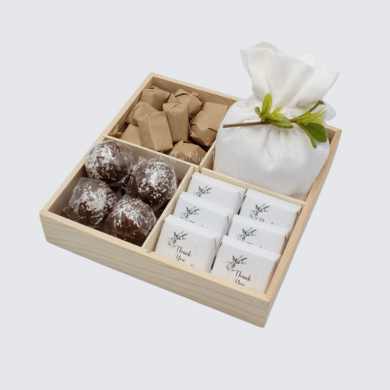 WOODEN PARTITION "THANK YOU" CHOCOLATE TRAY
